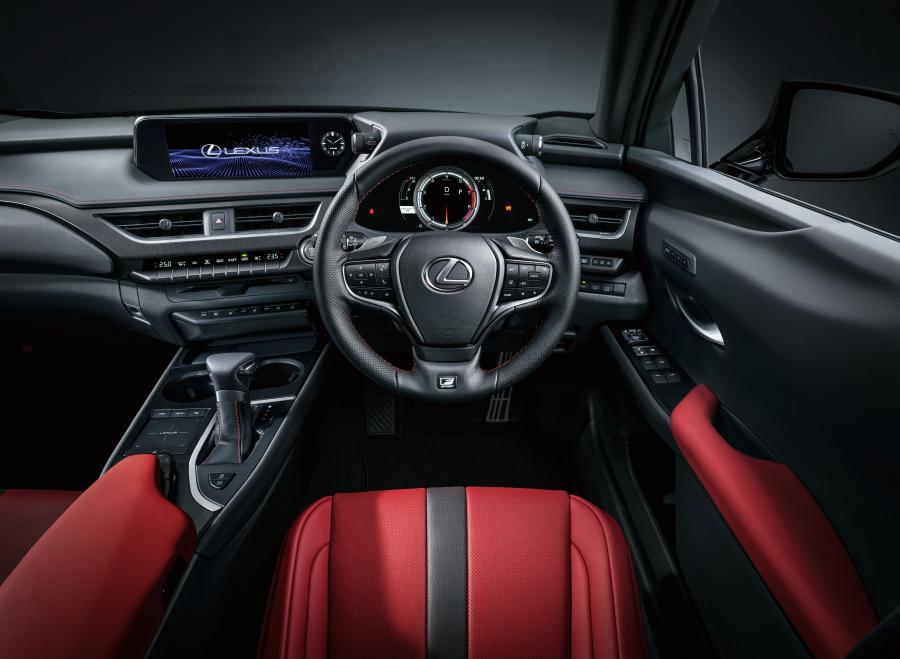 Торпедо Lexus UX200 F-Sport 2018 года  (JP) (фото 5 из 7)